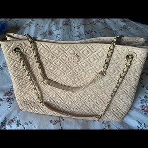 Tory Burch, shoulder purse, very nice and excellent condition, everyday work ,